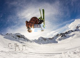 海星体育直播_安东尼·爱德华兹铸就历史，第三年轻万分先生诞生，战骑士轰25+7+9集锦引爆联盟