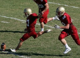 海星体育官网入口|蒙托亚预言成谶，维斯塔潘2025史诗级追击终将褪色，历史只记得冠军奖杯？