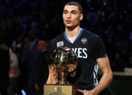 海星tv_西班牙人主场球迷通道投掷水瓶引发骚乱 西足协或启动闭场处罚程序