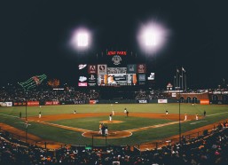 海星体育官网：美媒感叹老鹰后卫线操作变迁，从东契奇、杨到麦科勒姆的唏嘘之路