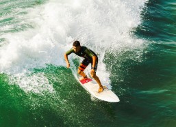 海星体育直播-西甲冬季转会窗动态，预计37笔引援涌入，皇马、比利亚雷亚尔与毕尔巴鄂竞技按兵不动