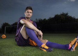 海星体育|斯基拉爆料，英超双雄与本菲卡竞逐新星洛伦佐-卢卡